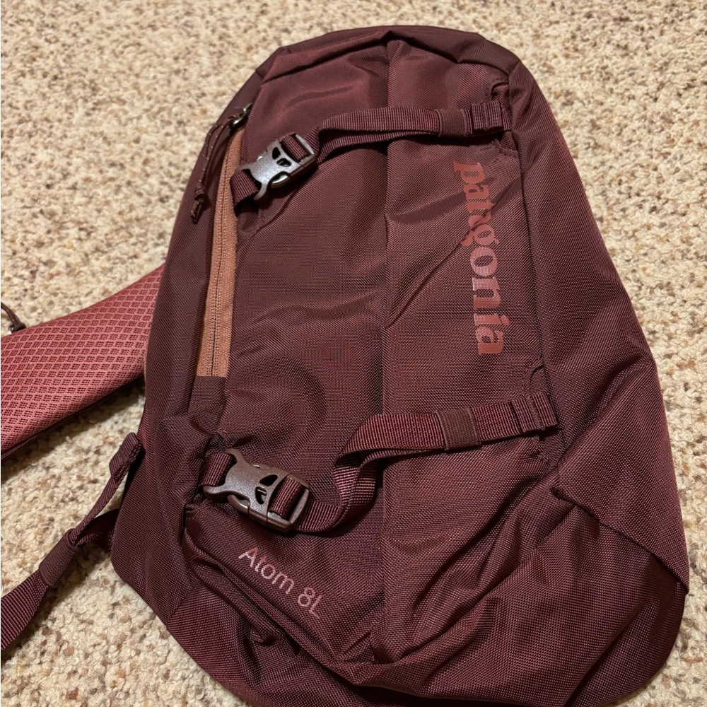 Patagonia Atom 8L sling bag